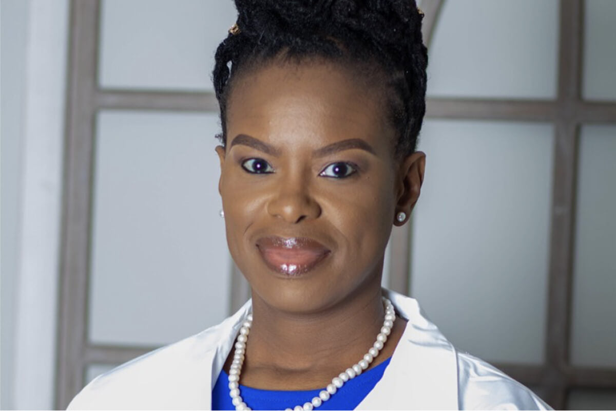 Funke Afolabi-Brown is een drievoudig gecertificeerd arts in de slaapgeneeskunde.