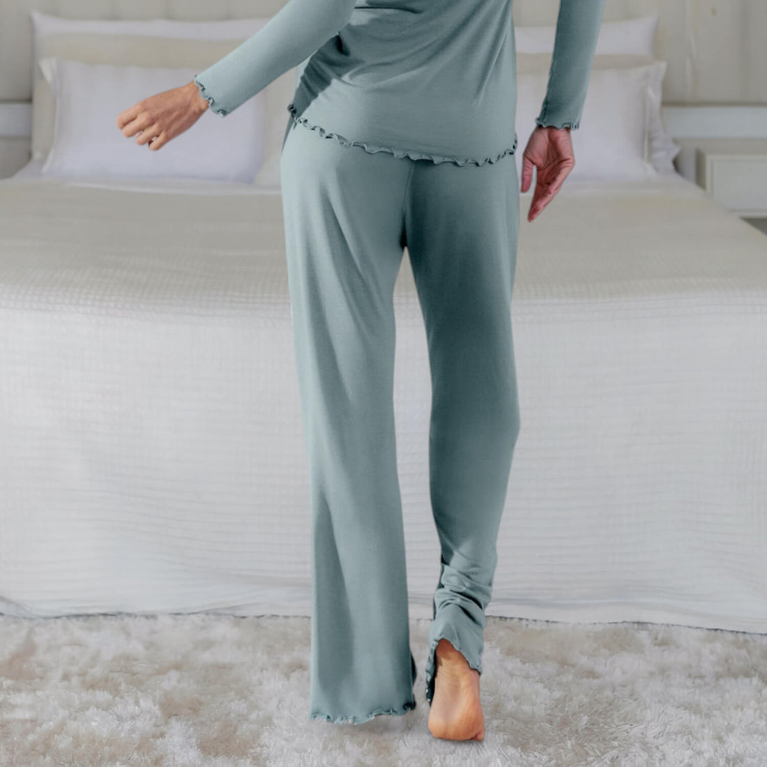 Women's sleepwear for skin renewal || Frosted sage