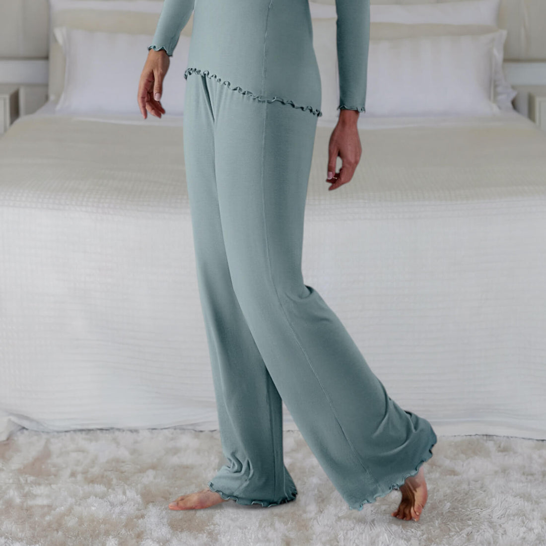 Women's sleepwear for skin renewal || Frosted sage